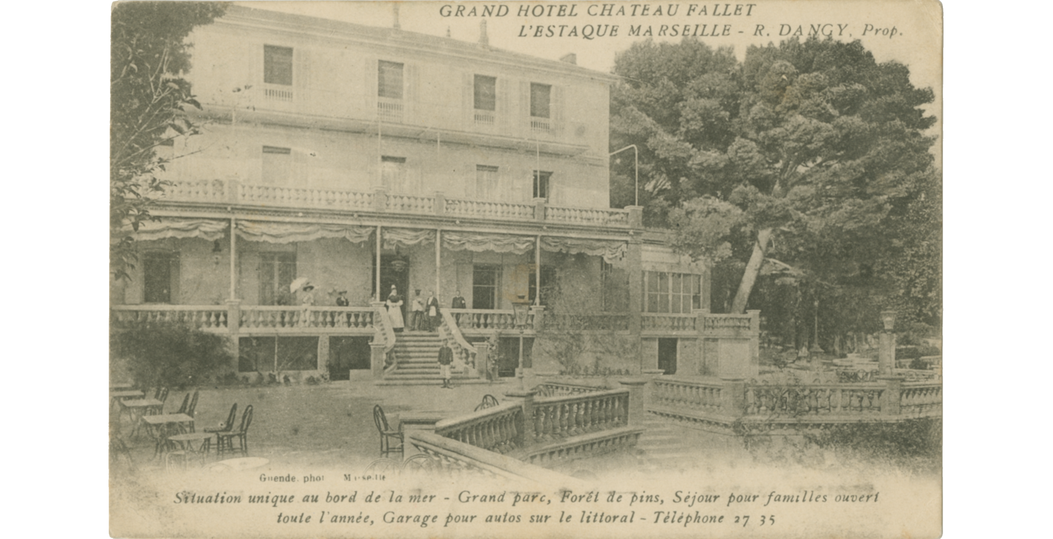 Photographed black and white postcard of Grand Hôtel Château Fallet overlooking the hotel and a park